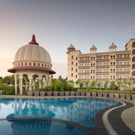 Uday Palace Navsari, A Member Of Radisson Individuals エクステリア 写真