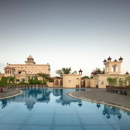 Uday Palace Navsari, A Member Of Radisson Individuals エクステリア 写真