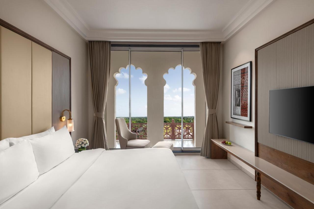 Uday Palace Navsari, A Member Of Radisson Individuals エクステリア 写真