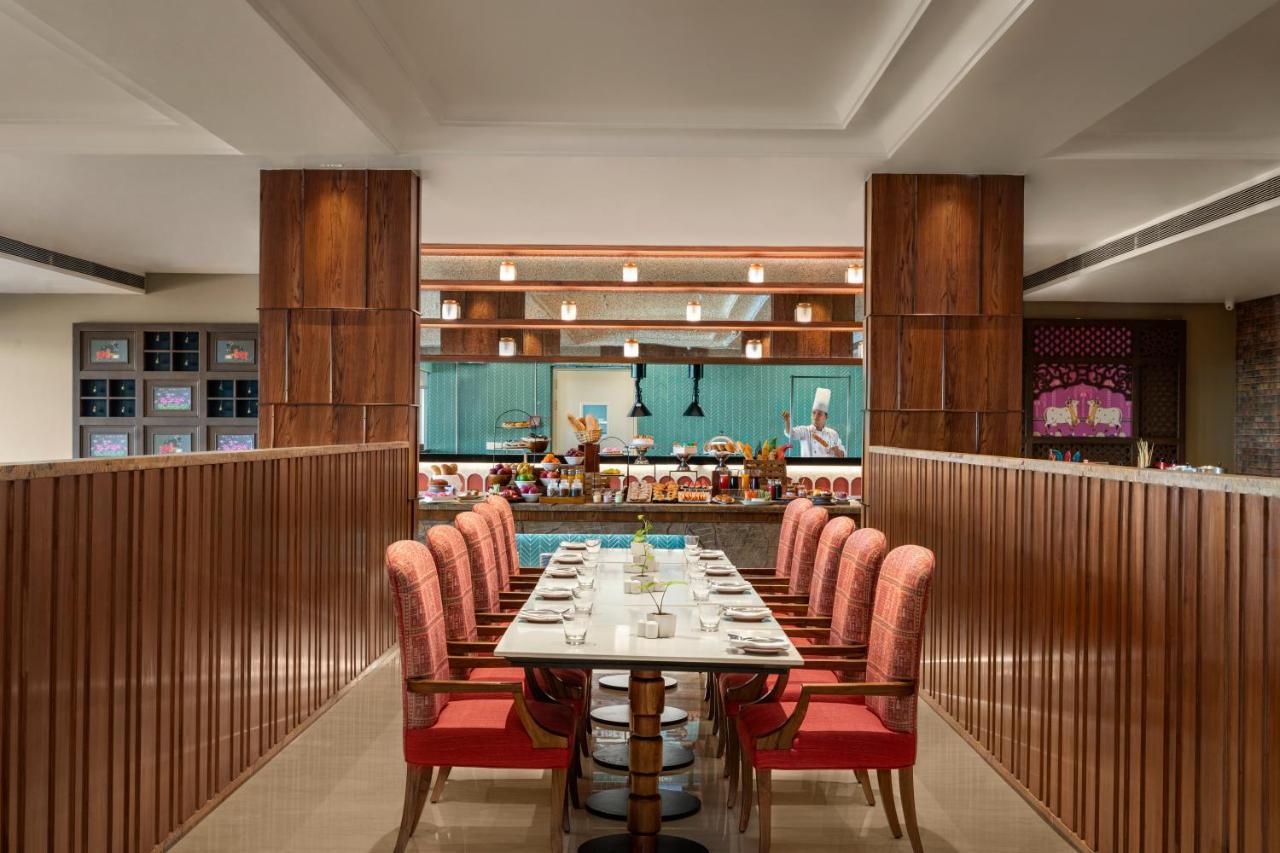 Uday Palace Navsari, A Member Of Radisson Individuals エクステリア 写真