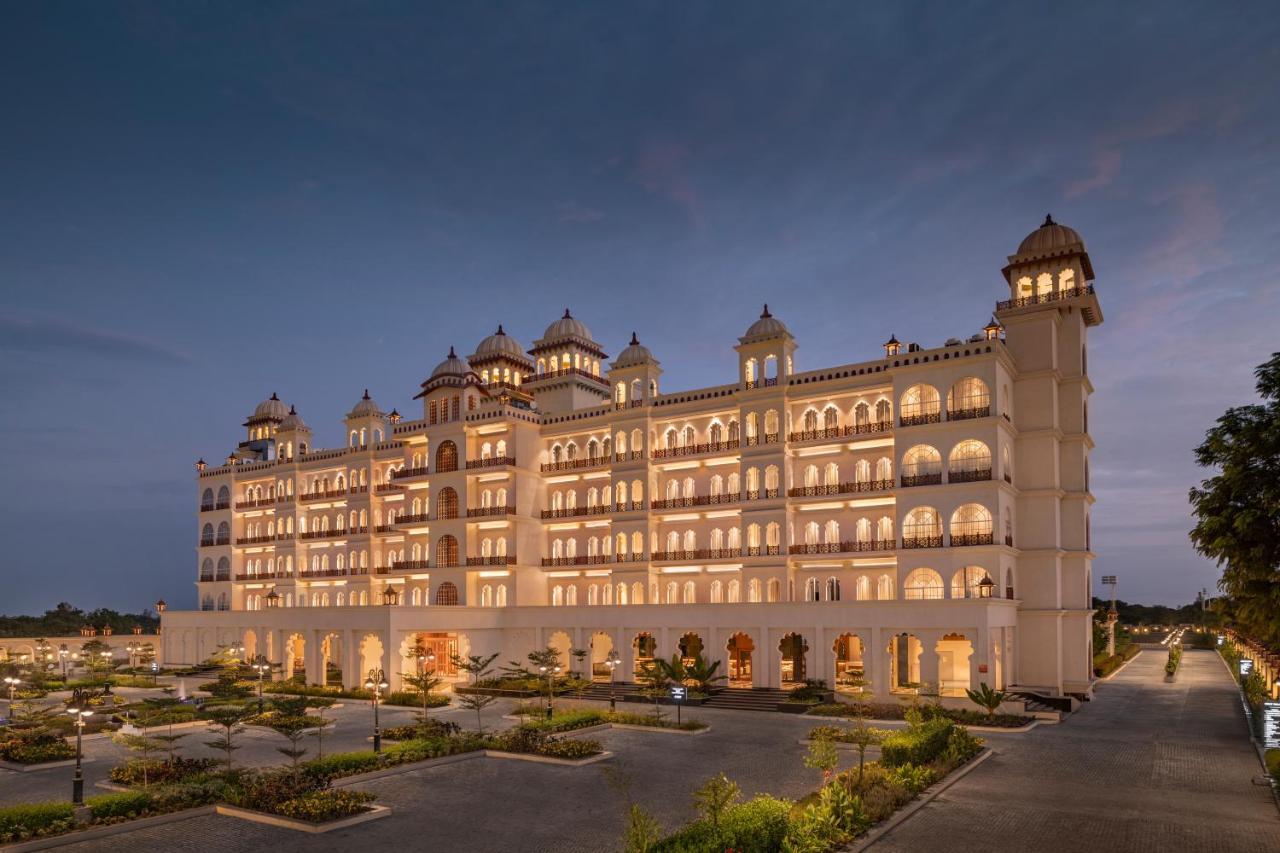 Uday Palace Navsari, A Member Of Radisson Individuals エクステリア 写真
