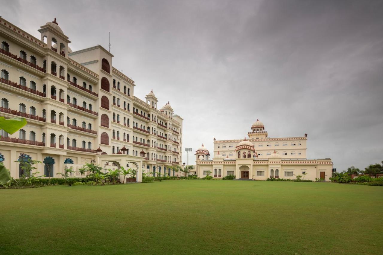 Uday Palace Navsari, A Member Of Radisson Individuals エクステリア 写真