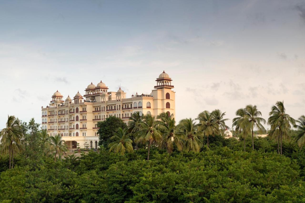 Uday Palace Navsari, A Member Of Radisson Individuals エクステリア 写真