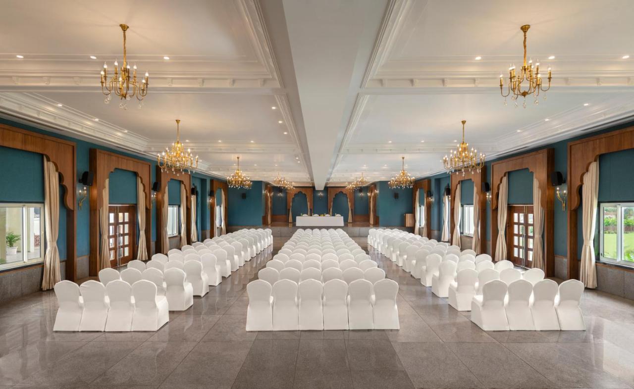 Uday Palace Navsari, A Member Of Radisson Individuals エクステリア 写真