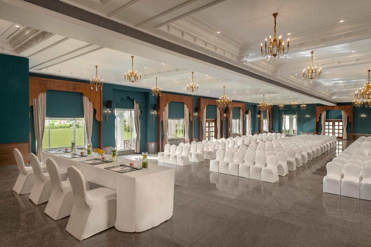 Uday Palace Navsari, A Member Of Radisson Individuals エクステリア 写真