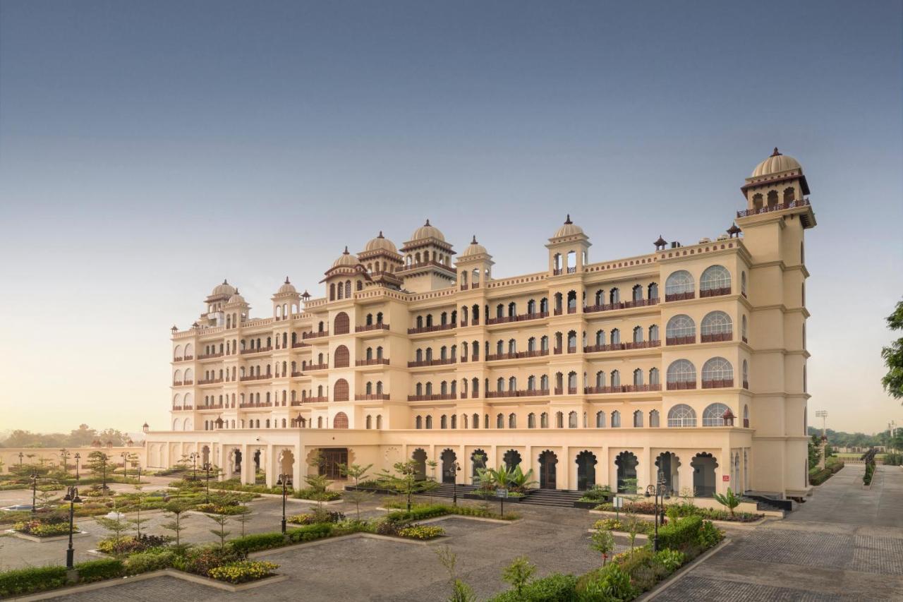 Uday Palace Navsari, A Member Of Radisson Individuals エクステリア 写真