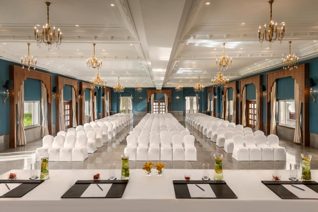 Uday Palace Navsari, A Member Of Radisson Individuals エクステリア 写真