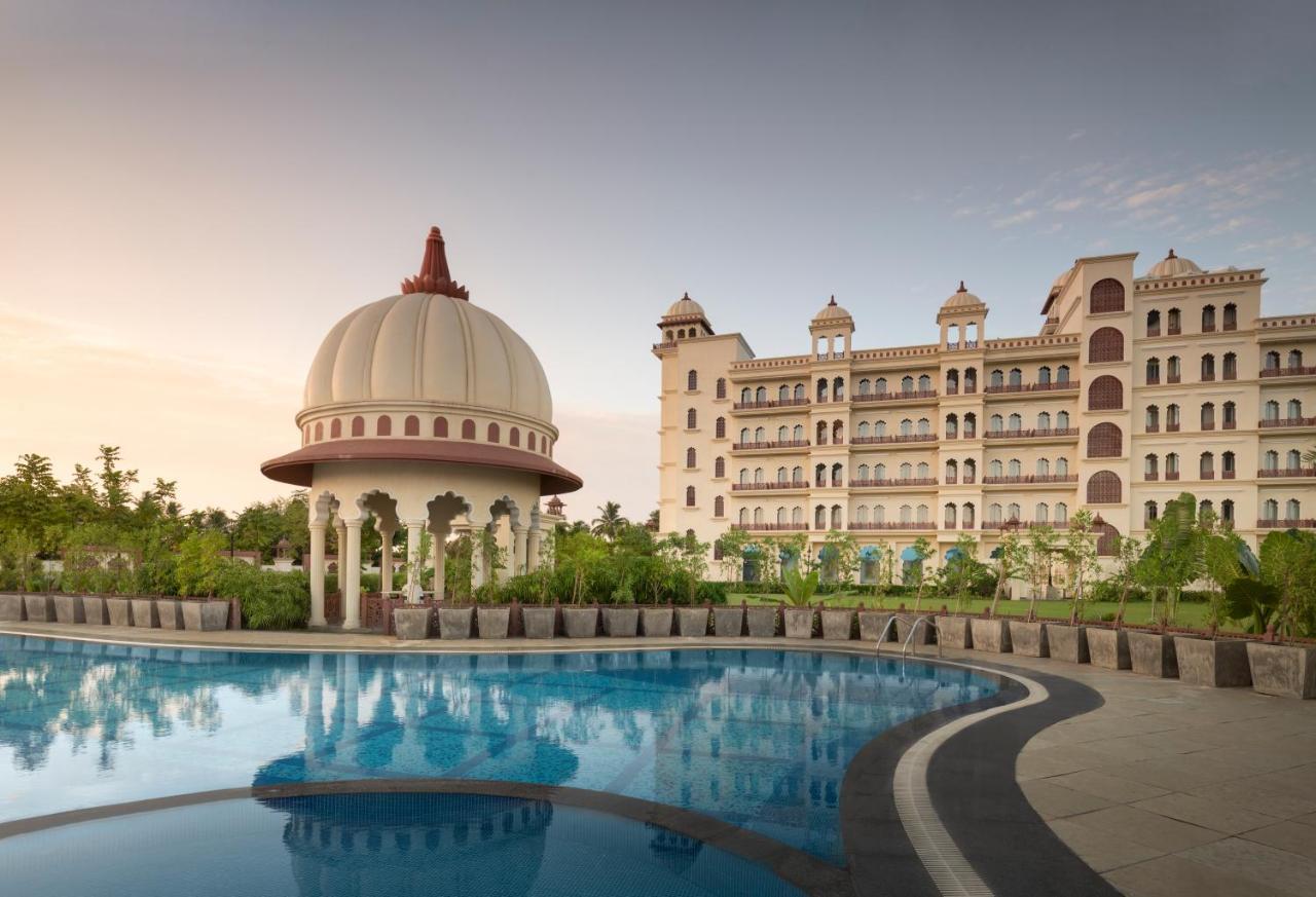 Uday Palace Navsari, A Member Of Radisson Individuals エクステリア 写真