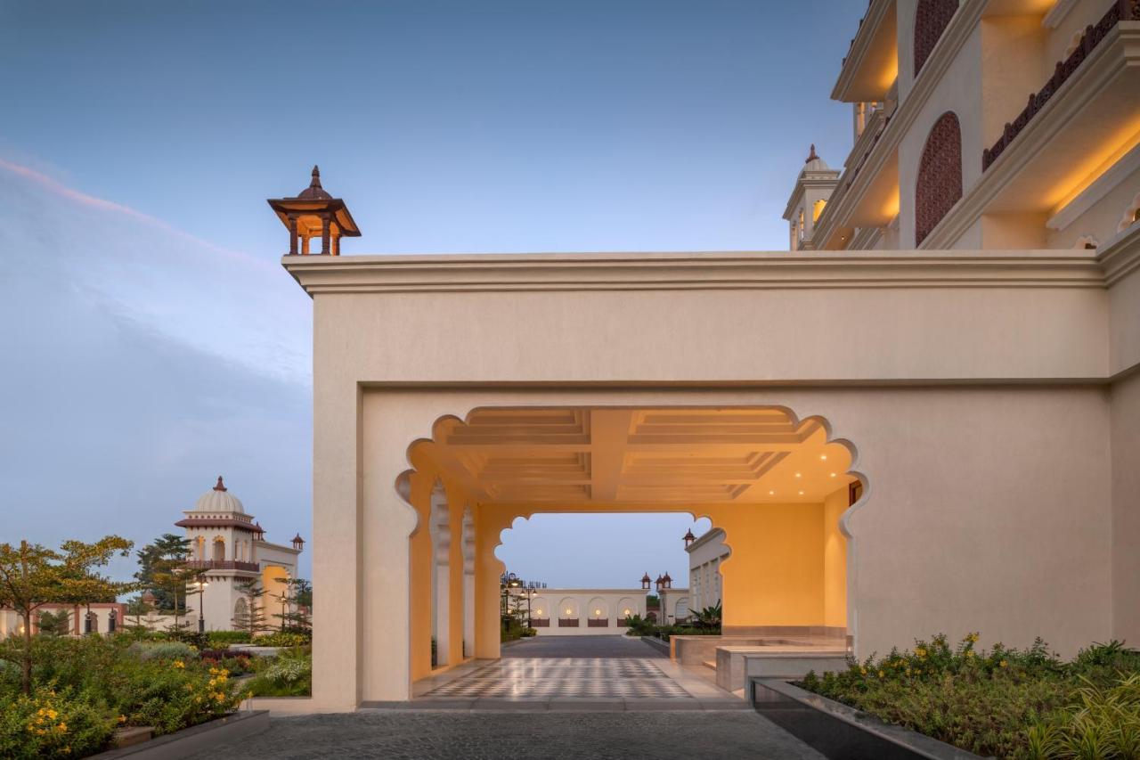 Uday Palace Navsari, A Member Of Radisson Individuals エクステリア 写真