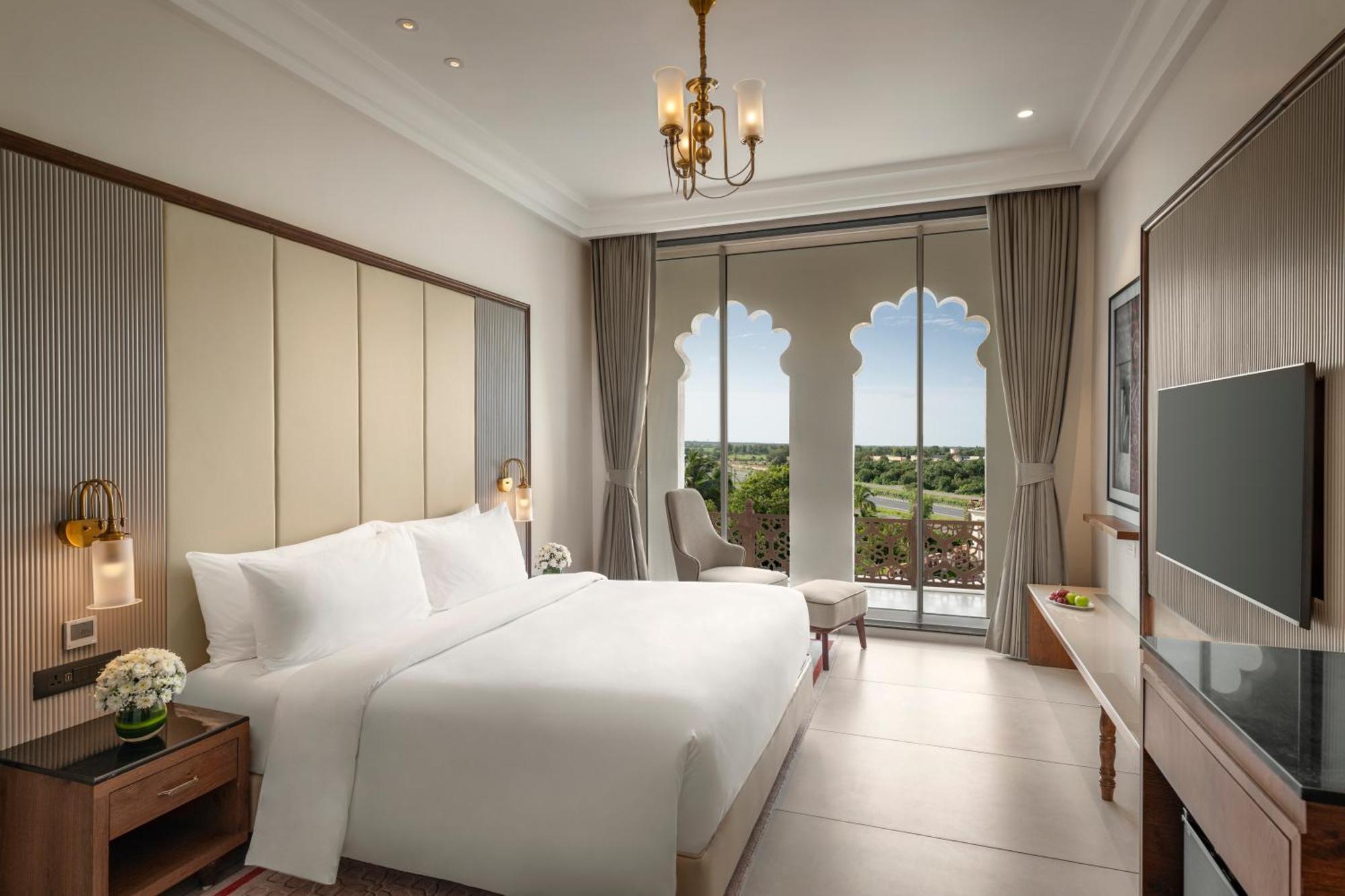 Uday Palace Navsari, A Member Of Radisson Individuals エクステリア 写真