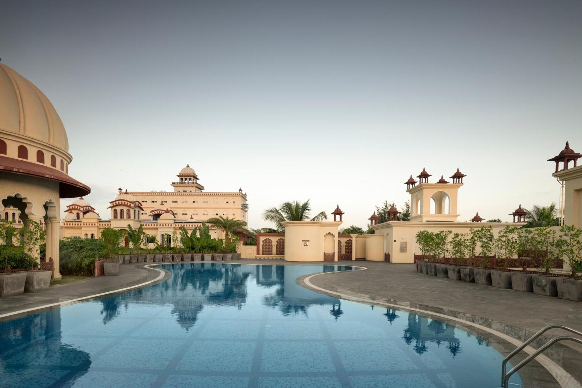 Uday Palace Navsari, A Member Of Radisson Individuals エクステリア 写真